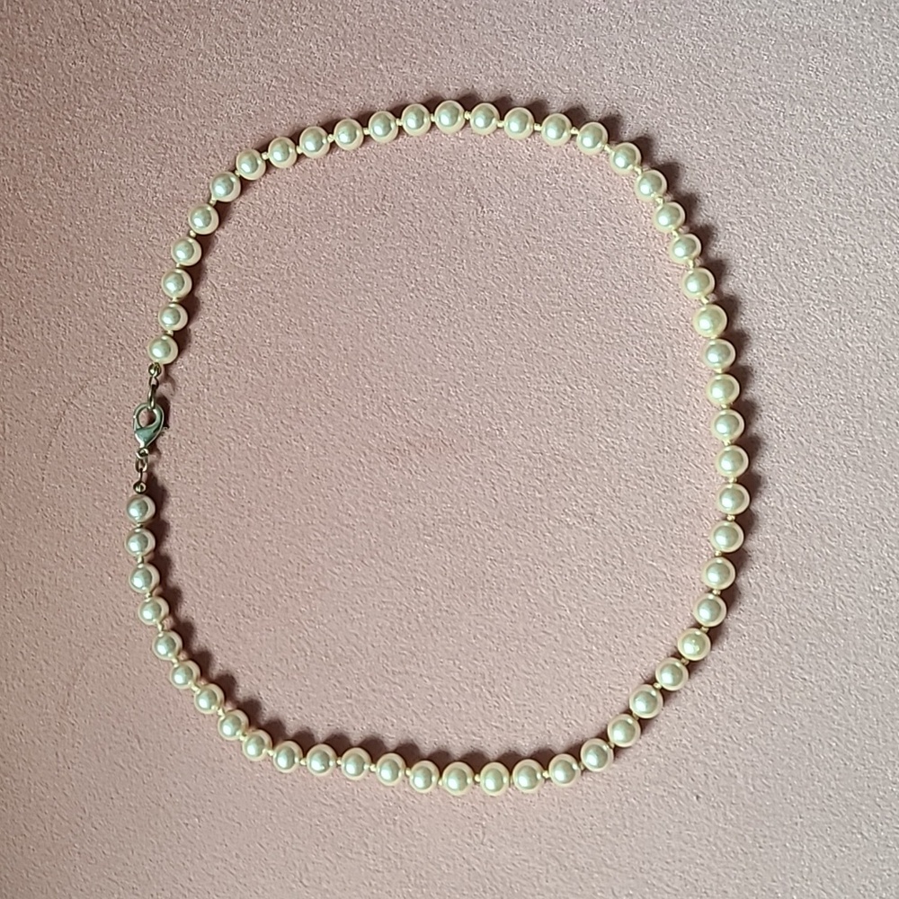 Creamy Faux Pearl necklace